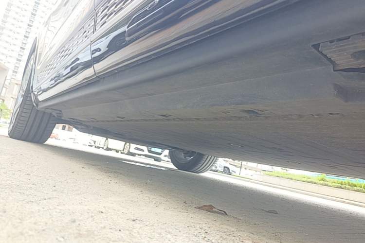 Used Hongqi E-HS9 2022 690 km Range Flagship Edition Six Seats Left Side Sill