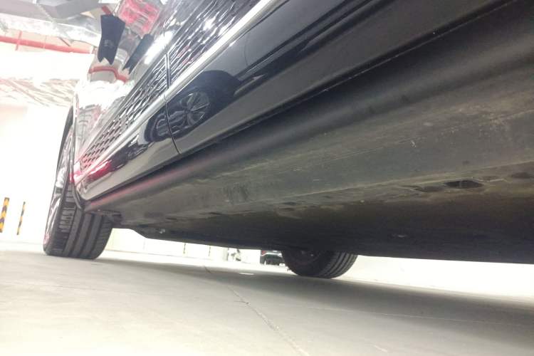 Used Hongqi E-HS9 2022 660 km Range Flagway Edition Six Seats Left Side Sill