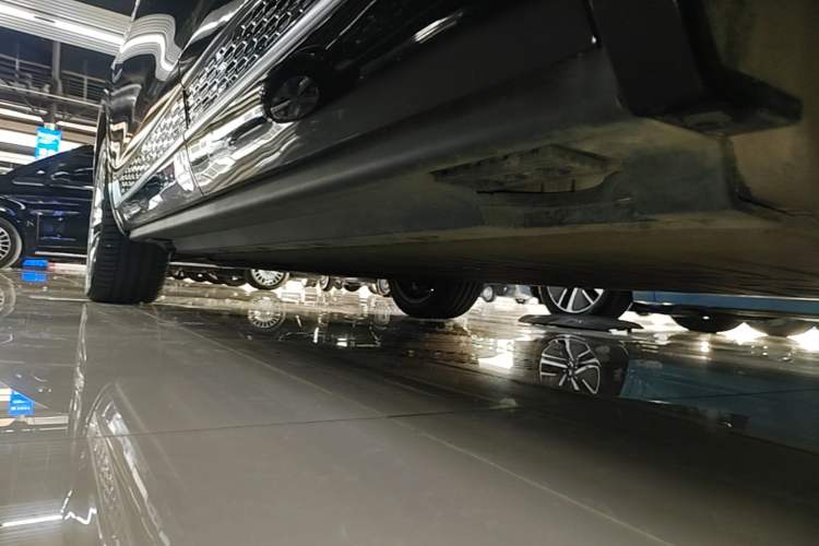 Used Hongqi E-HS9 2022 660 km Range Flagway Edition Six Seats Left Side Sill