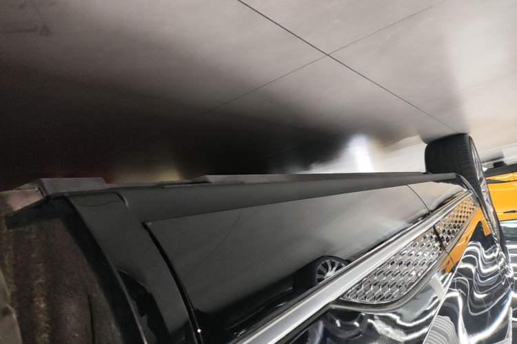 Used Hongqi E-HS9 2022 690 km Range Flagship Edition Six Seats Left Side Sill