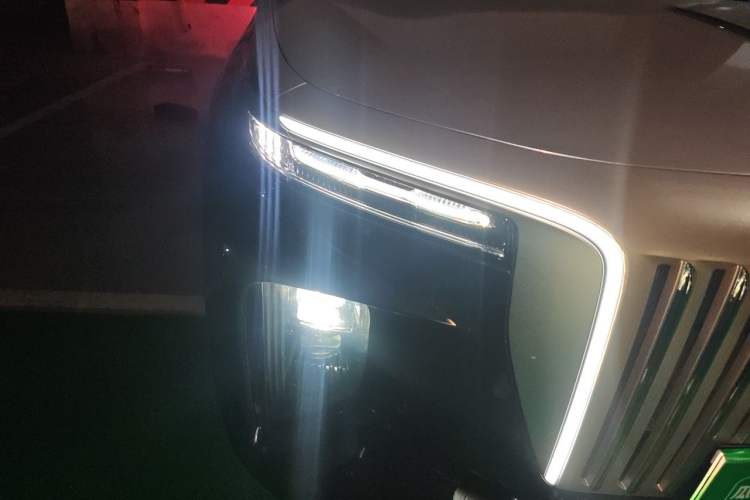 Used Hongqi E-HS9 2022 660 km Range Flagway Edition Six Seats Right Front Headlight
