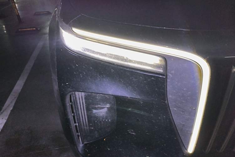 Used Hongqi E-HS9 2022 690 km Range Flagship Edition Six Seats Right Front Headlight