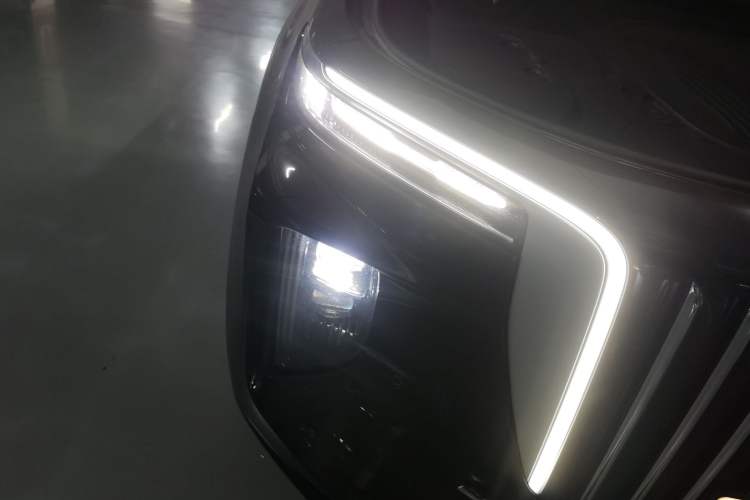 Used Hongqi E-HS9 2022 690 km Range Flagship Edition Six Seats Right Front Headlight