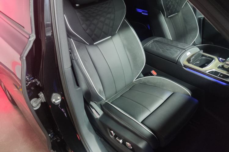 Used Hongqi E-HS9 2022 690 km Range Flagship Edition Six Seats Right Front Seat