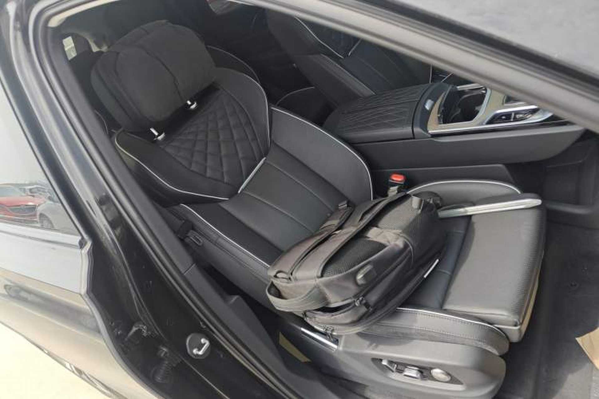 Used Hongqi E-HS9 2022 660 km Range Flagway Edition Six Seats Right Front Seat