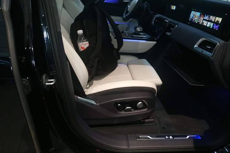Used Hongqi E-HS9 2022 660 km Range Flagship Edition Four Seats Right Front Seat