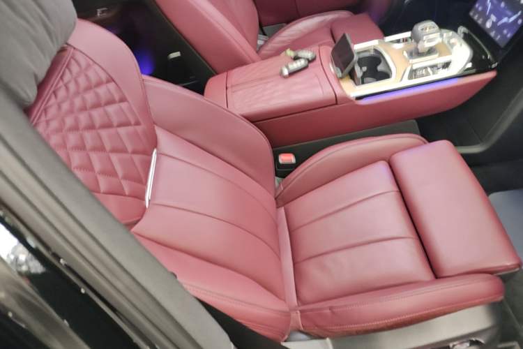 Used Hongqi E-HS9 2022 660 km Range Flagway Edition Six Seats Right Front Seat