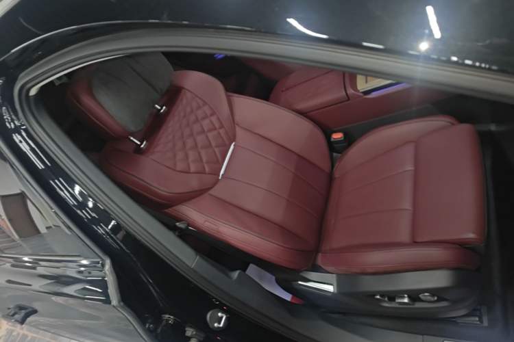 Used Hongqi E-HS9 2022 660 km Range Flagway Edition Six Seats Right Front Seat
