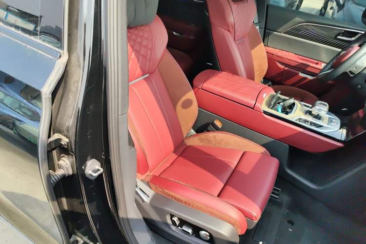 Used Hongqi E-HS9 2022 690 km Range Flagship Edition Six Seats Right Front Seat