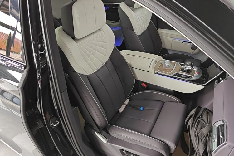 Used Hongqi E-HS9 2022 690 km Range Flagship Edition Six Seats Right Front Seat