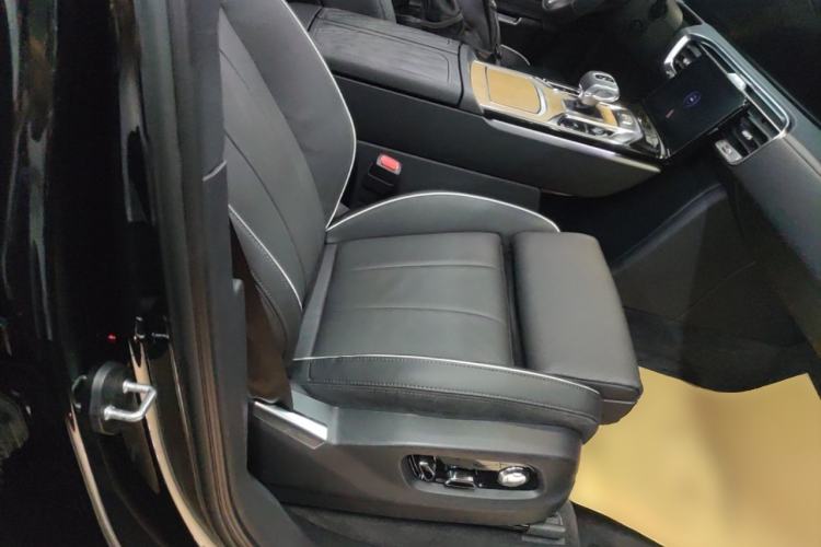 Used Hongqi E-HS9 2022 660 km Range Flagway Edition Six Seats Right Front Seat