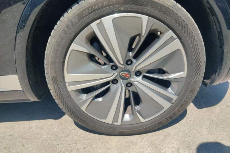 Used Hongqi E-HS9 2022 690 km Range Flagship Edition Six Seats Right Front Wheel Hub