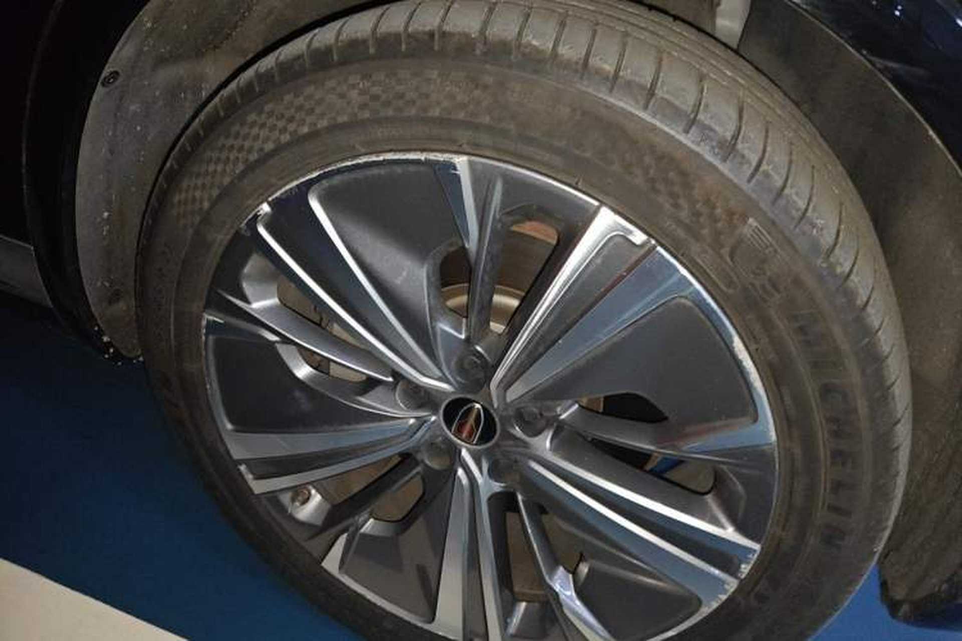 Used Hongqi E-HS9 2022 690 km Range Flagship Edition Six Seats Right Front Wheel Hub