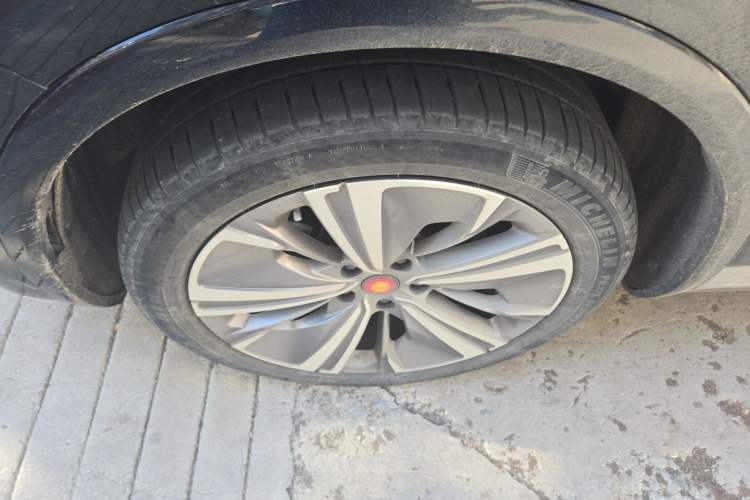 Used Hongqi E-HS9 2022 660 km Range Flagway Edition Six Seats Right Front Wheel Hub