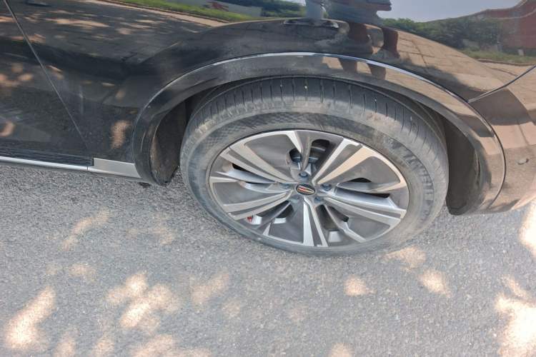 Used Hongqi E-HS9 2022 690 km Range Flagship Edition Six Seats Right Front Wheel Hub