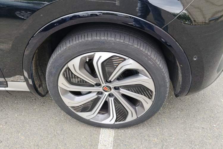 Used Hongqi E-HS9 2022 660 km Range Flagship Edition Four Seats Right Front Wheel Hub