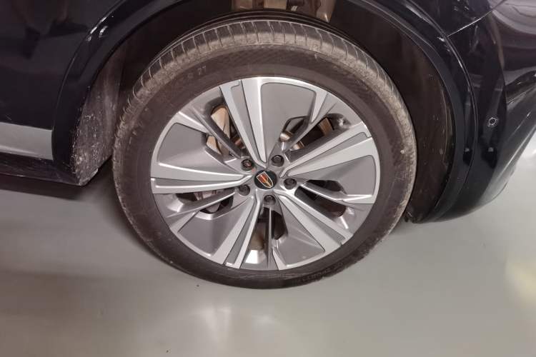 Used Hongqi E-HS9 2022 690 km Range Flagship Edition Six Seats Right Front Wheel Hub