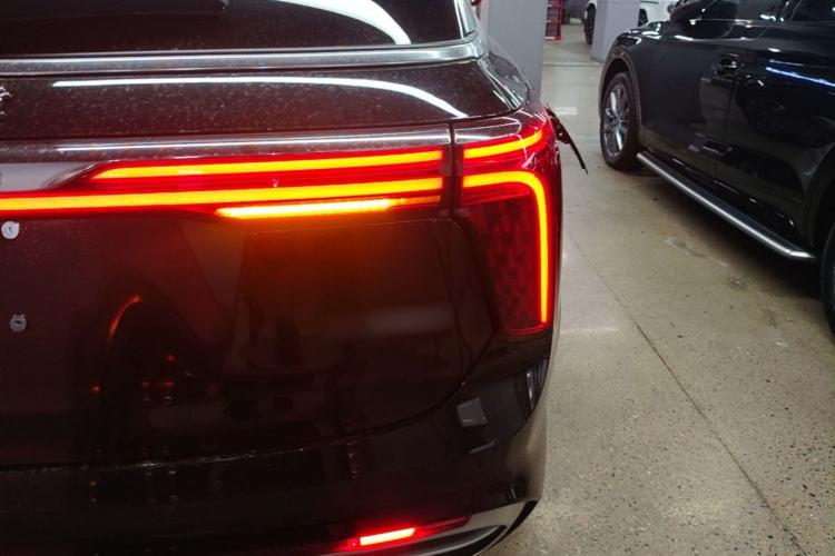 Used Hongqi E-HS9 2022 690 km Range Flagship Edition Six Seats Right Rear Taillight