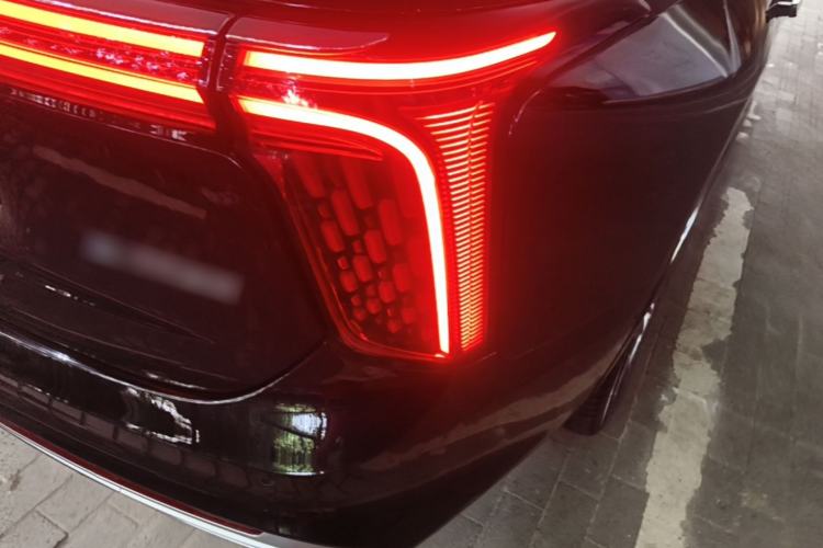Used Hongqi E-HS9 2022 660 km Range Flagway Edition Six Seats Right Rear Taillight