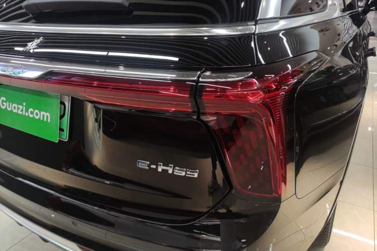 Used Hongqi E-HS9 2022 660 km Range Flagway Edition Six Seats Right Rear Taillight