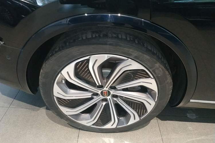 Used Hongqi E-HS9 2022 660 km Range Flagship Edition Four Seats Right Rear Wheel Hub
