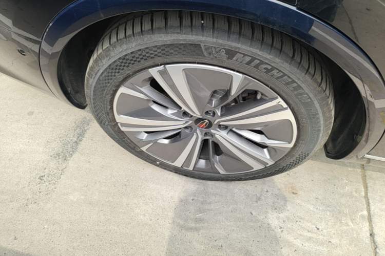Used Hongqi E-HS9 2022 660 km Range Flagway Edition Six Seats Right Rear Wheel Hub