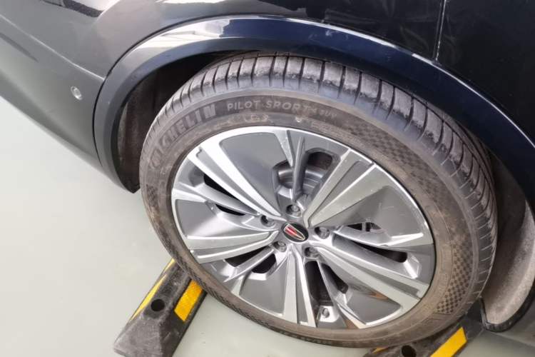 Used Hongqi E-HS9 2022 660 km Range Flagway Edition Six Seats Right Rear Wheel Hub