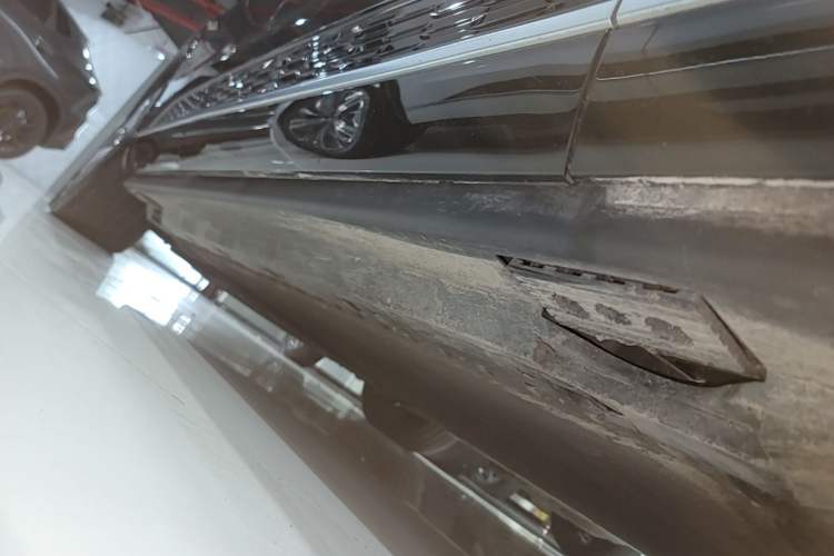 Used Hongqi E-HS9 2022 660 km Range Flagway Edition Six Seats Right Side Sill