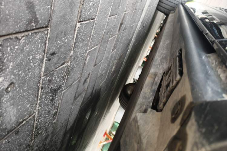 Used Hongqi E-HS9 2022 690 km Range Flagship Edition Six Seats Right Side Sill