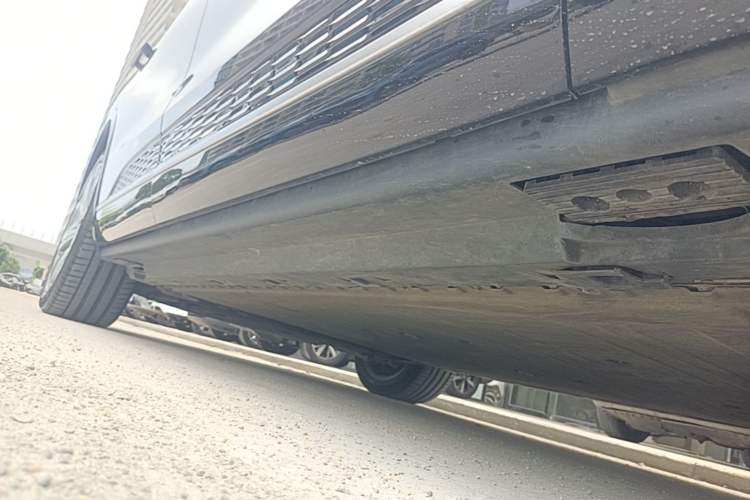 Used Hongqi E-HS9 2022 690 km Range Flagship Edition Six Seats Right Side Sill