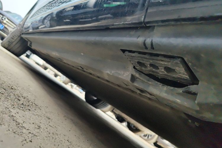 Used Hongqi E-HS9 2022 690 km Range Flagship Edition Six Seats Right Side Sill