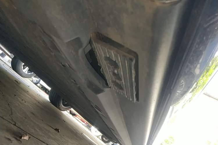 Used Hongqi E-HS9 2022 690 km Range Flagship Edition Six Seats Right Side Sill