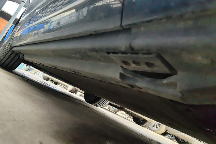 Used Hongqi E-HS9 2022 690 km Range Flagship Edition Six Seats Right Side Sill