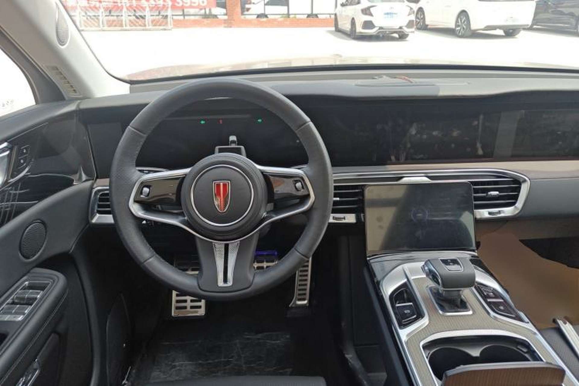 Used Hongqi E-HS9 2022 660 km Range Flagway Edition Six Seats Steering Wheel