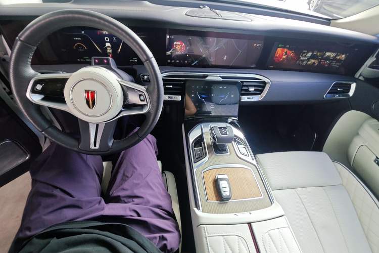 Used Hongqi E-HS9 2022 660 km Range Flagship Edition Four Seats Audio And AC Panel