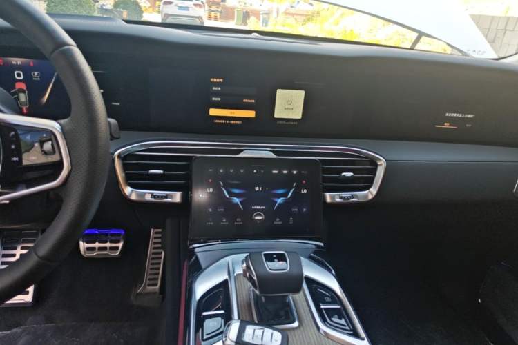 Used Hongqi E-HS9 2022 660 km Range Flagship Edition Four Seats Audio And AC Panel