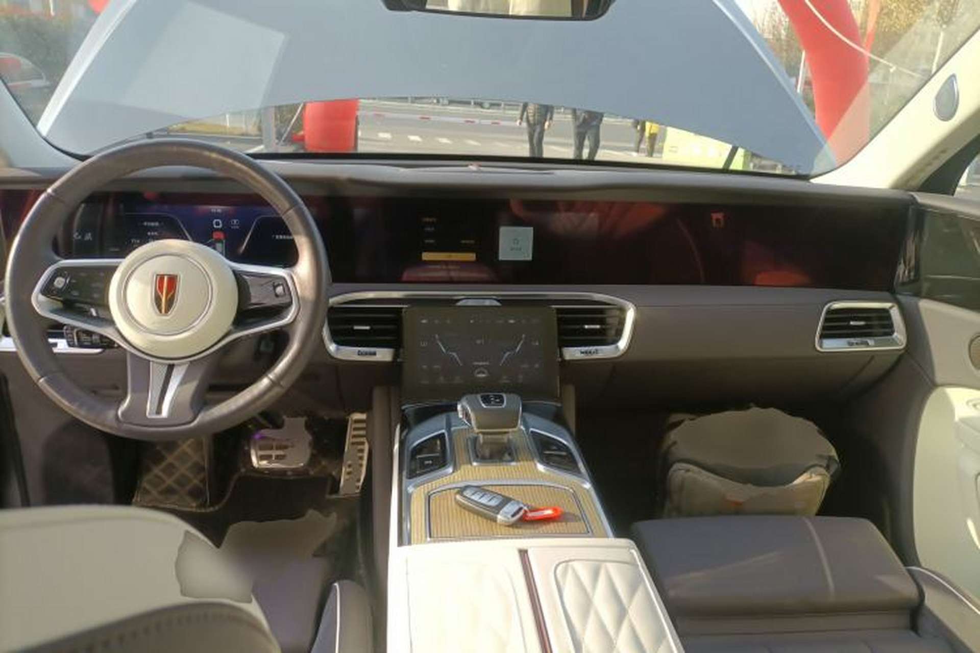 Used Hongqi E-HS9 2022 690 km Range Flagship Edition Six Seats Center Console