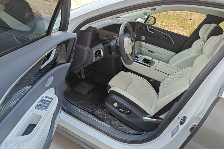Used Hongqi E-HS9 2022 660 km Range Flagship Edition Four Seats Driver Seat