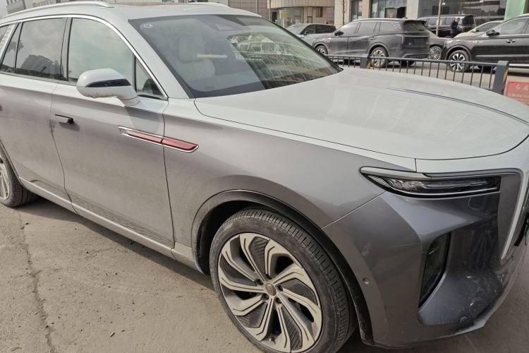 Used Hongqi E-HS9 2022 660 km Range Flagship Edition Four Seats Front Right 45 Deg