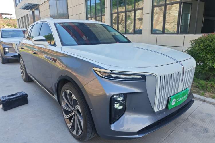 Used Hongqi E-HS9 2022 660 km Range Flagship Edition Four Seats Front Right 45 Deg