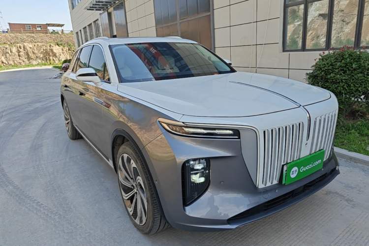 Used Hongqi E-HS9 2022 660 km Range Flagship Edition Four Seats Front Right 45 Deg