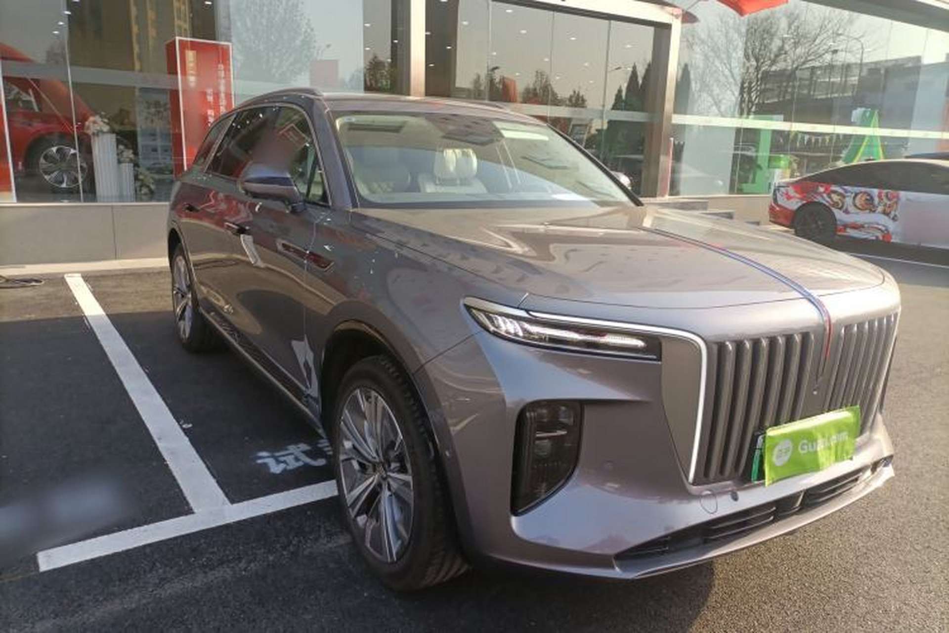 Used Hongqi E-HS9 2022 690 km Range Flagship Edition Six Seats Front Right 45 Deg