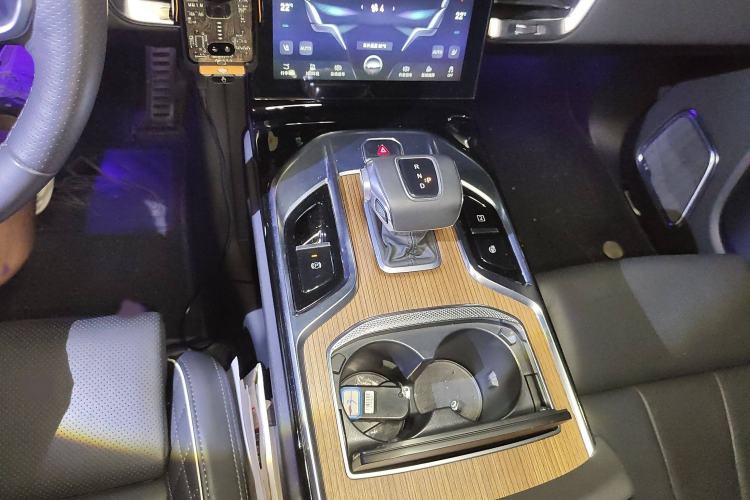 Used Hongqi E-HS9 2022 660 km Range Flagship Edition Four Seats Gear Lever