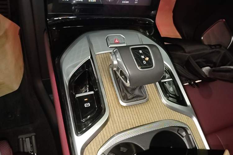 Used Hongqi E-HS9 2022 660 km Range Flagship Edition Four Seats Gear Lever