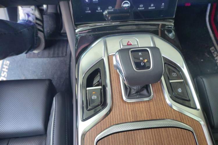 Used Hongqi E-HS9 2022 660 km Range Flagship Edition Four Seats Gear Lever