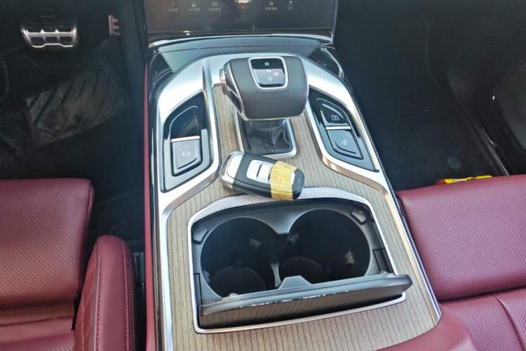 Used Hongqi E-HS9 2022 660 km Range Flagship Edition Four Seats Gear Lever