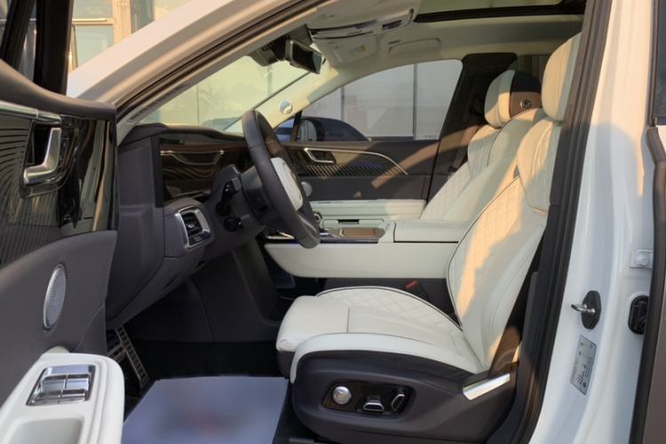 Used Hongqi E-HS9 2022 660 km Range Flagship Edition Four Seats Interior 1