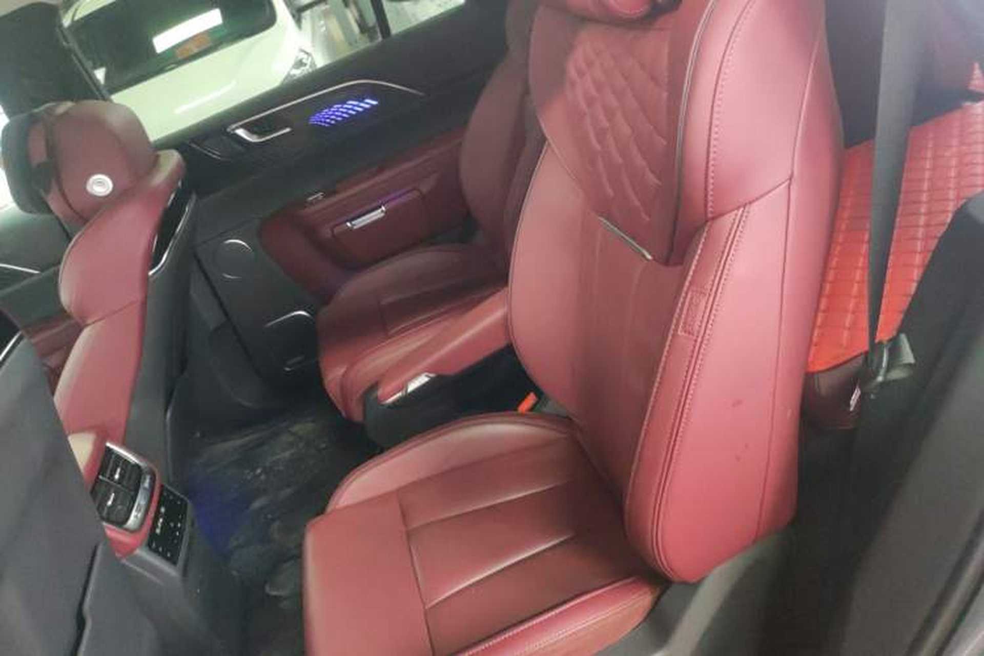 Used Hongqi E-HS9 2022 660 km Range Flagway Edition Six Seats Interior 4