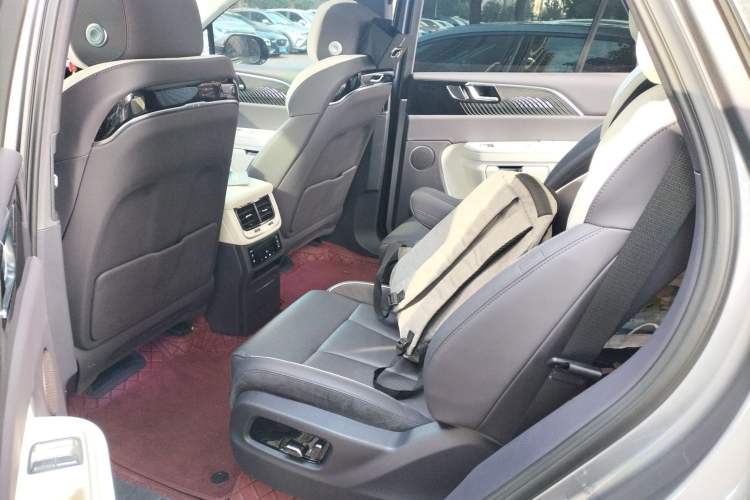 Used Hongqi E-HS9 2022 660 km Range Flagway Edition Six Seats Interior 4