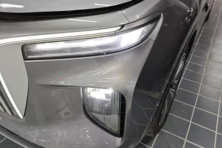 Used Hongqi E-HS9 2022 660 km Range Flagway Edition Six Seats Left Front Headlight